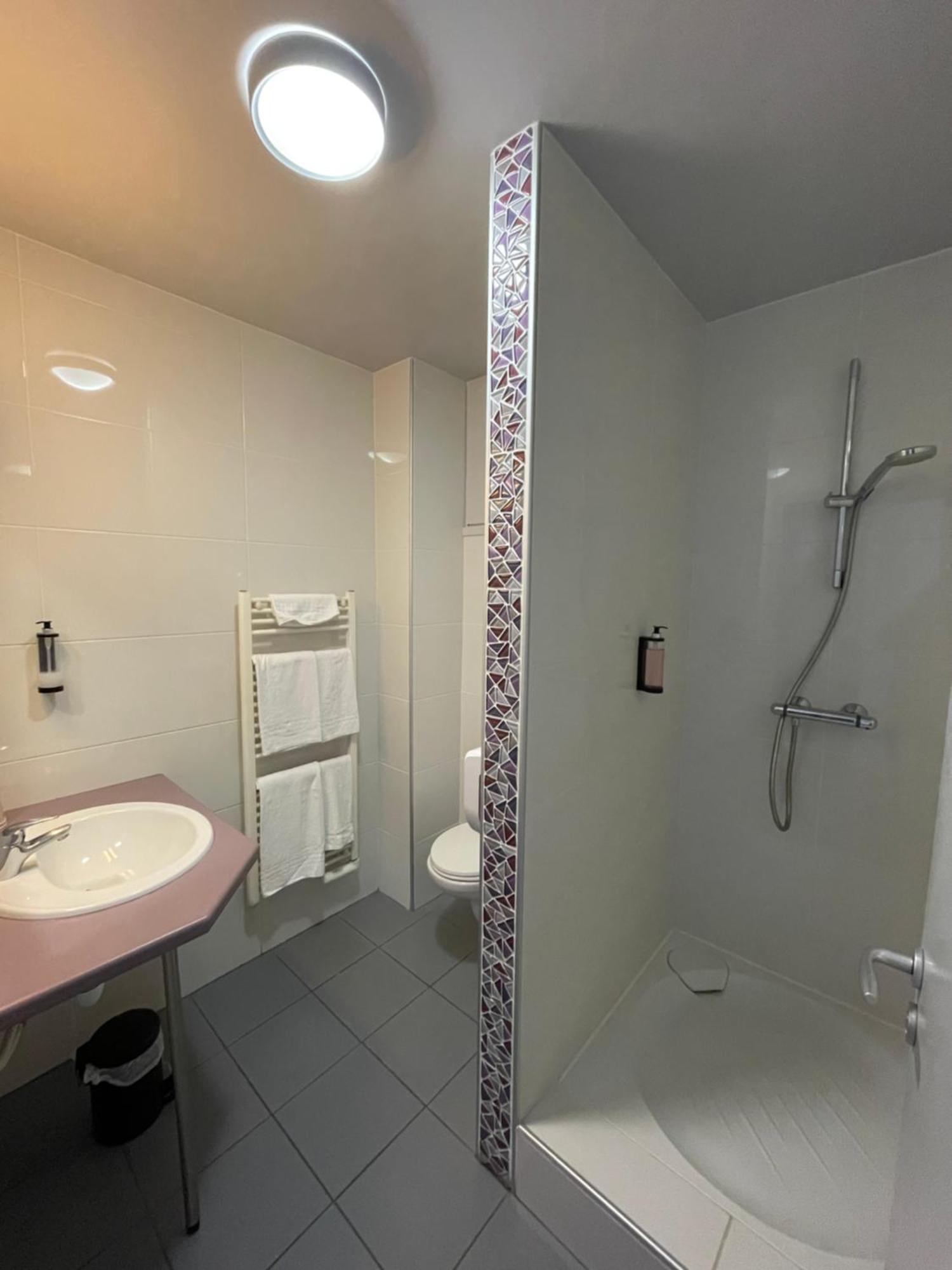 Hotel Mendy Saint-Jean-le-Vieux  Luaran gambar
